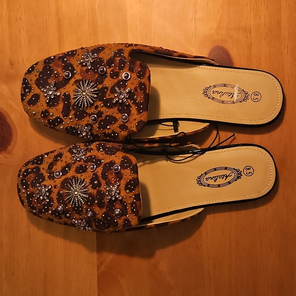 Leopard Print Women's Shoes - Picture 7 of 9